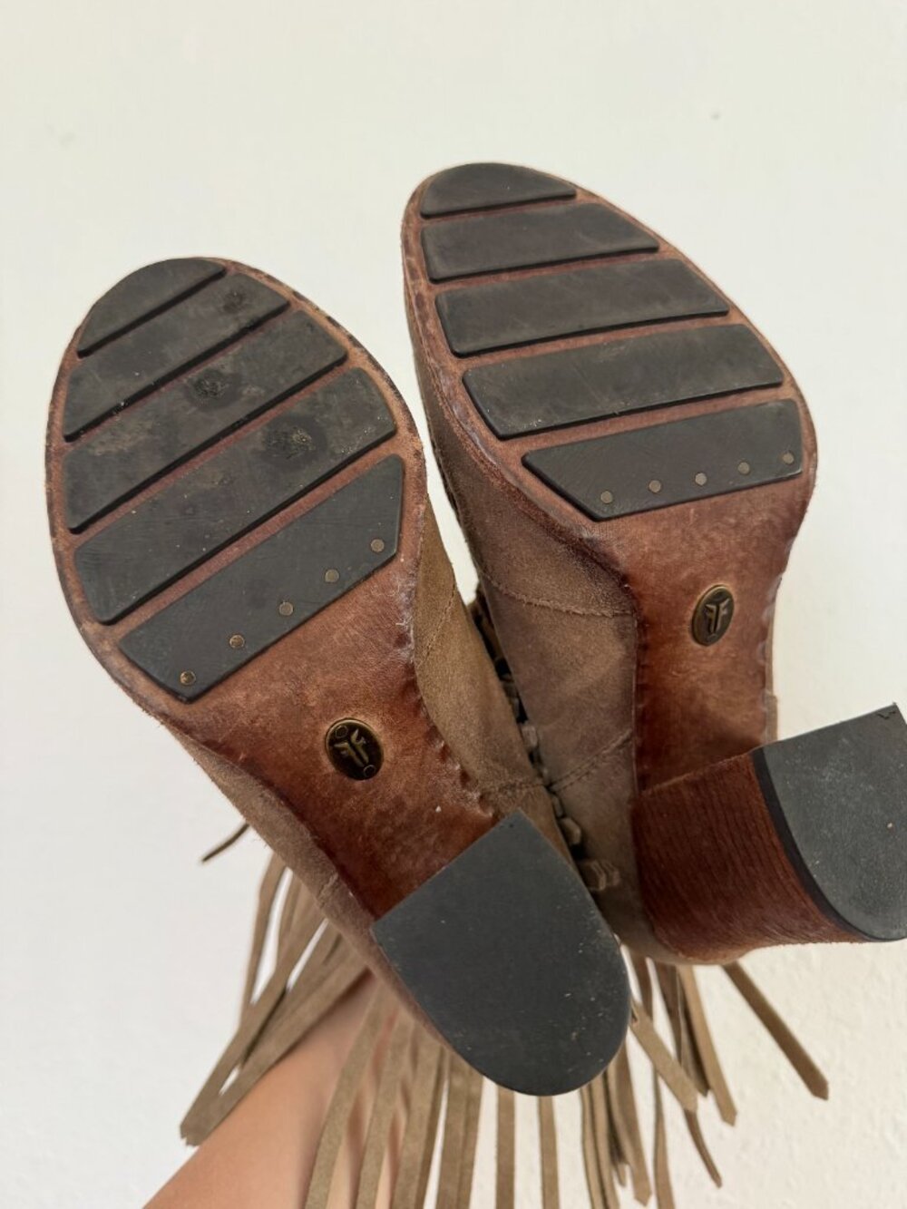 Frye Parker Fringe Ankle Suede Boots Wedge Gray Grey Lace Up Size 8 Distressed - Picture 8 of 8